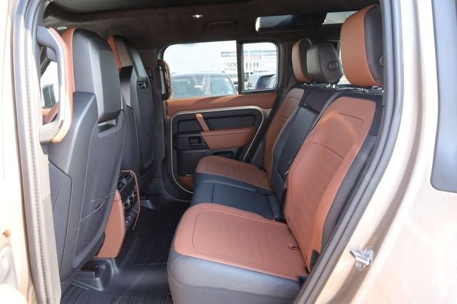 2025 Land Rover Defender 110 V8
