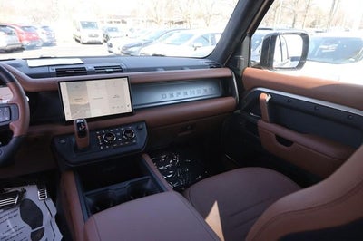 2025 Land Rover Defender 110 V8