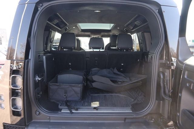 2025 Land Rover Defender 110 V8