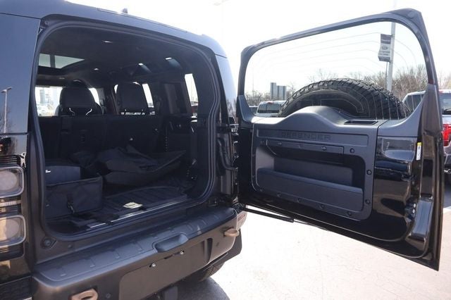 2025 Land Rover Defender 110 V8