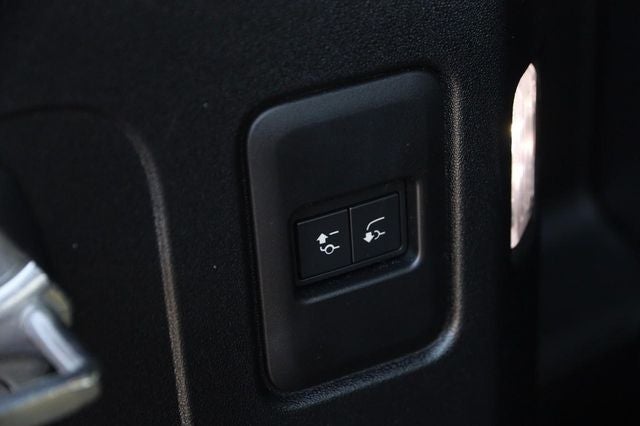 2025 Land Rover Defender 110 V8